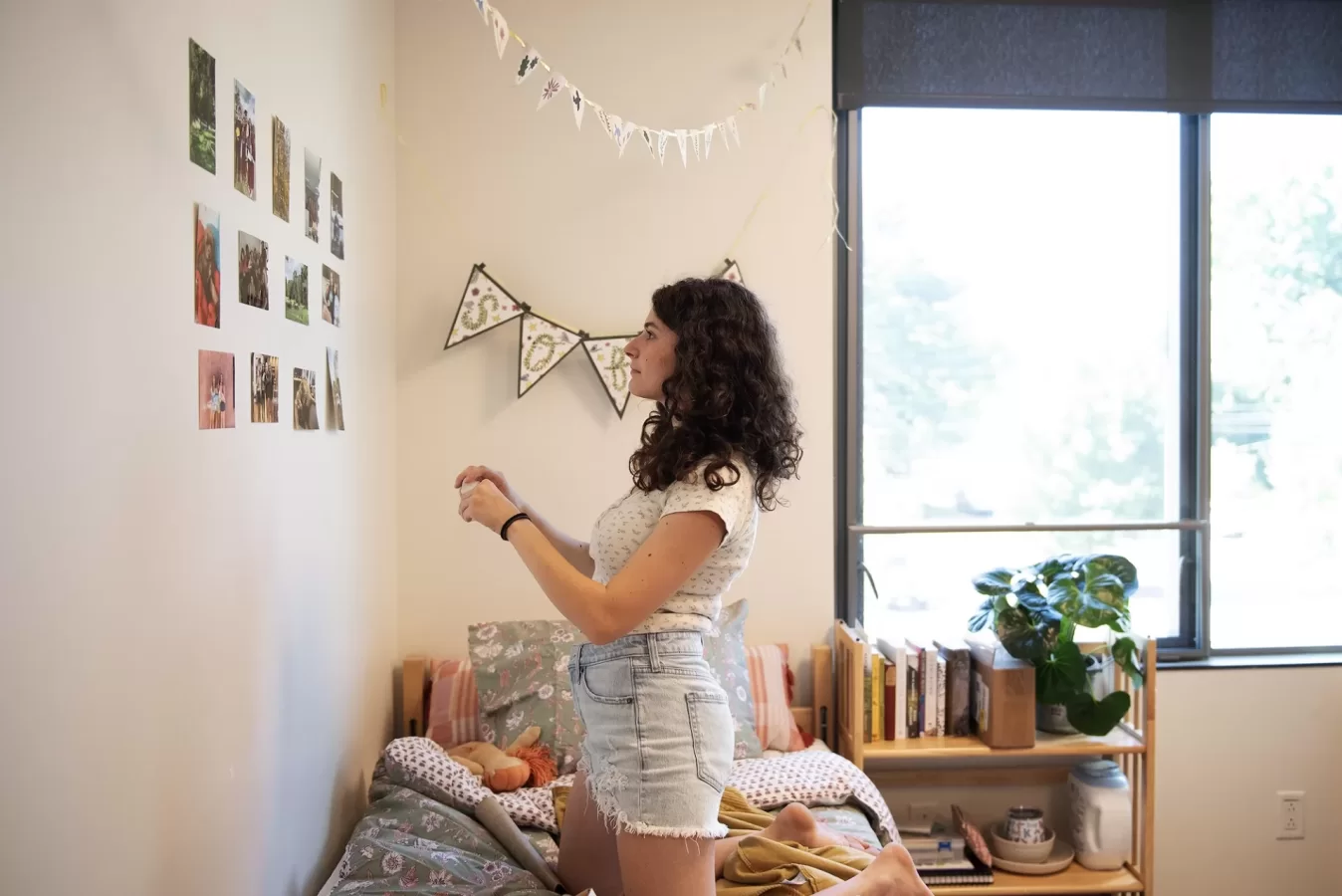 First-year Sofia Schaffer hangs photos in her dorm room at Chu Hall during Bates’ Opening Day on August 29, 2024.