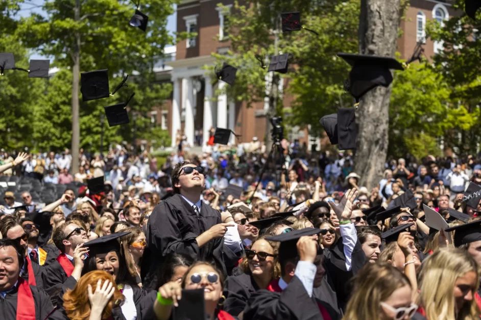 Slideshow Hour by hour with the Bates Class of 2023 on Commencement