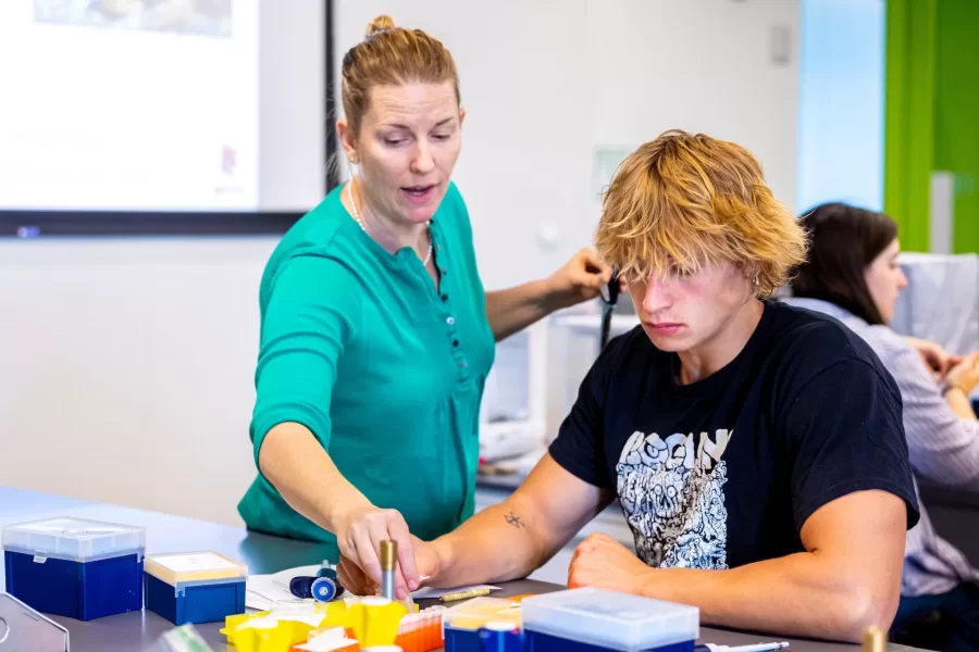 Associate Professor of Biology Larissa Williams teaches students in Bio s39f a lesson on “uses of Genetic analysis to understand the population of dynamics of crabs in Maine.” They met in Bonney 370 laboratory and received instruction on how to use a pipette, including closing their eyes in preparing to click the instrument.

The course’s instructor is Jesse Minor ’00, a lecturer in biology.