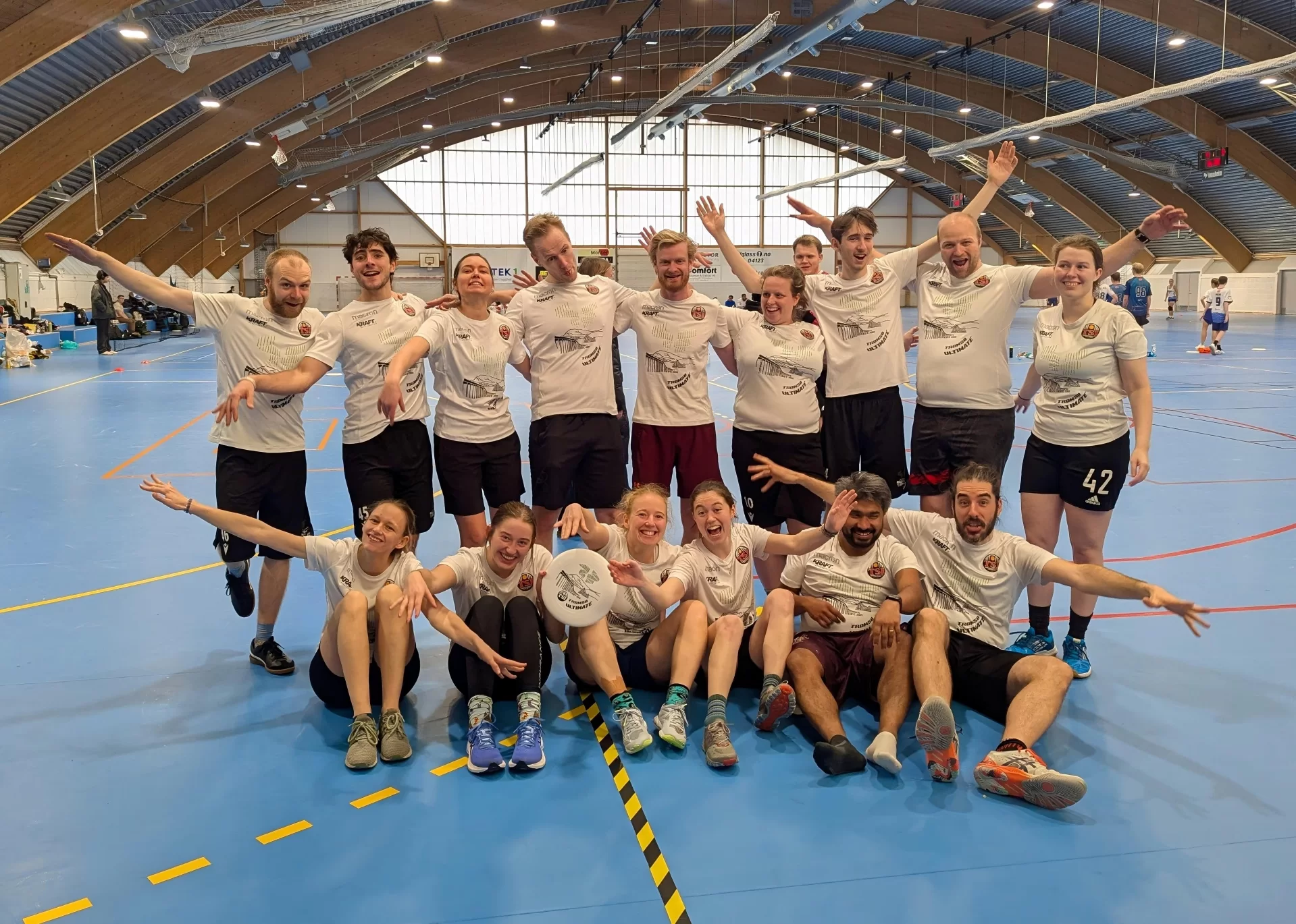 Norwegian Ultimate team indoors